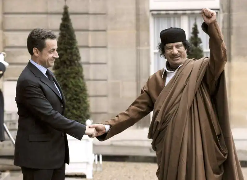 nicolas sarkozy   muammar gheddafi    6