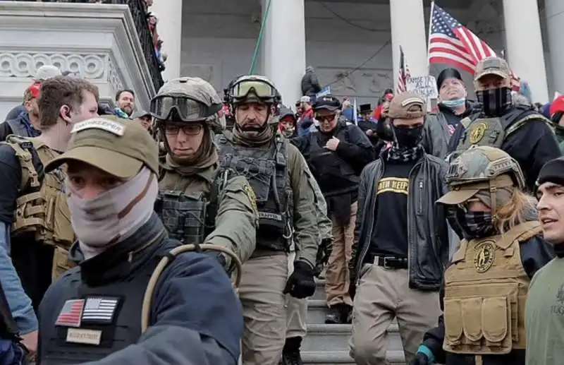 oath keepers durante l assalto al campidoglio 