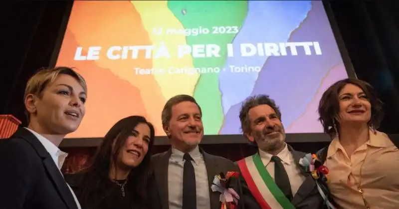 PAOLA TURCI E FRANCESCA PASCALE CON GIANNINI E LUXURIA ALLA CITTA DEI DIRITTI DI TORINO 