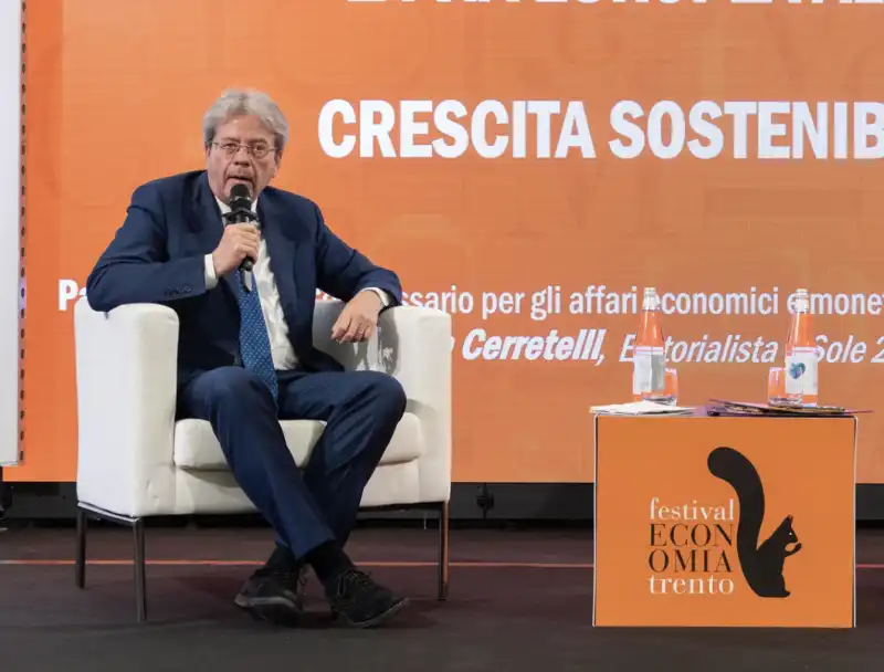 paolo gentiloni al festival dell economia di trento 3