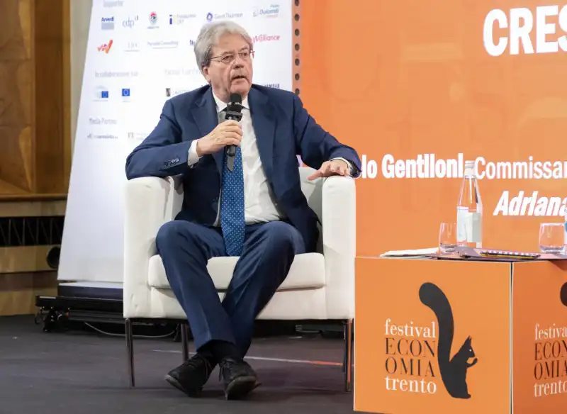 paolo gentiloni al festival dell economia di trento 5