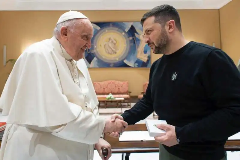 papa francesco volodymyr zelensky   2