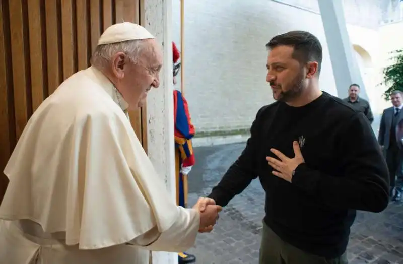 papa francesco volodymyr zelensky   3