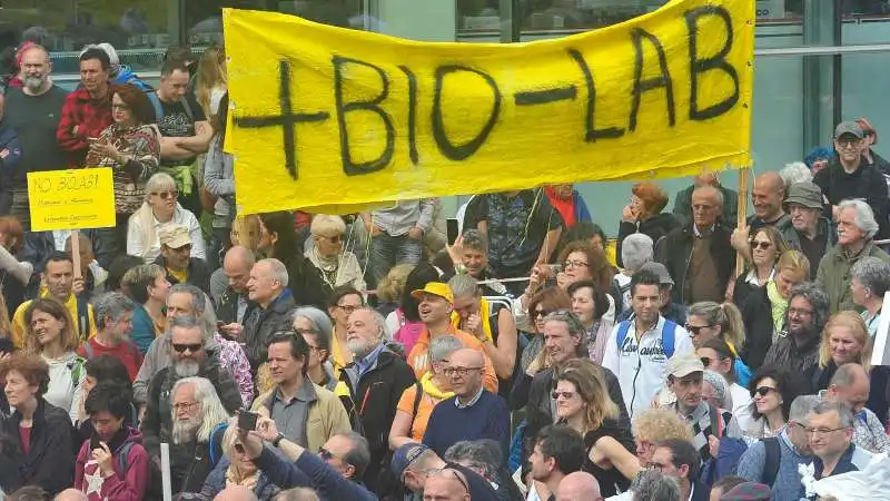 PESARO - MANIFESTAZIONE CONTRO LA REALIZZAZIONE DI BIOLABORATORIO 