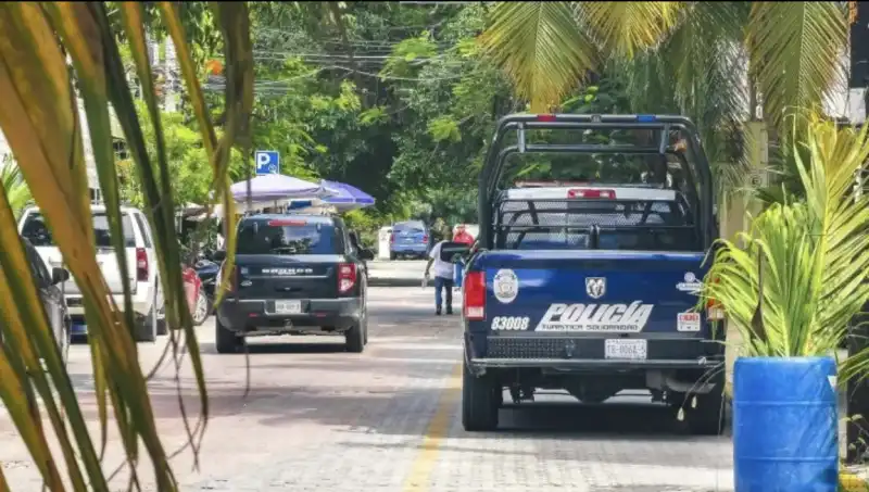 POLIZIA A PLAYA DEL CARMEN