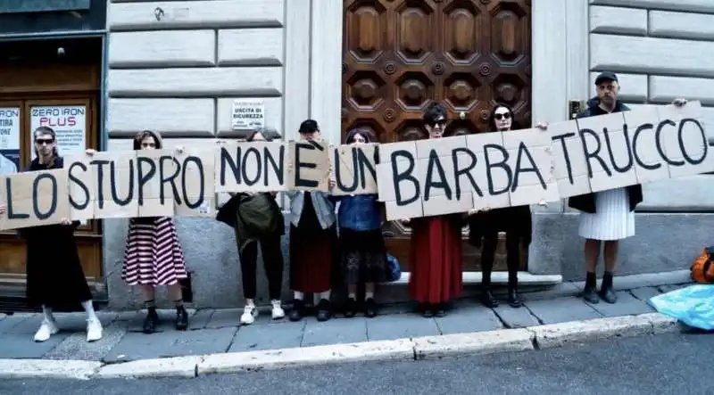 protesta del collettivo campo innocente contro luca barbareschi al teatro eliseo di roma   1