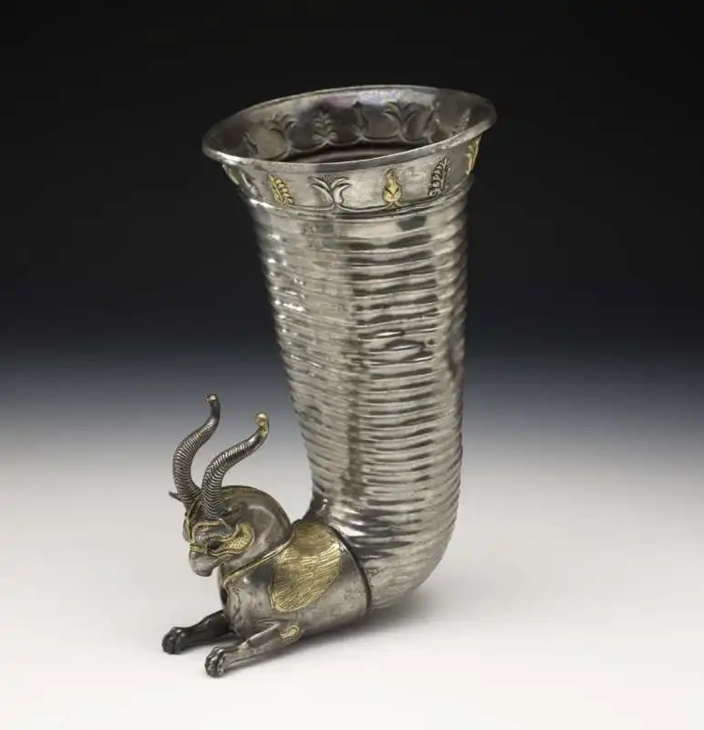 rhyton cup persia 