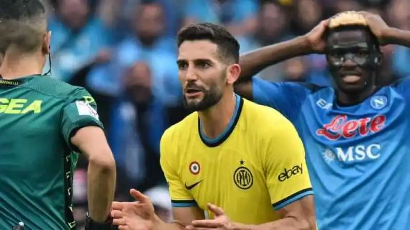 roberto gagliardini espulso in napoli inter 