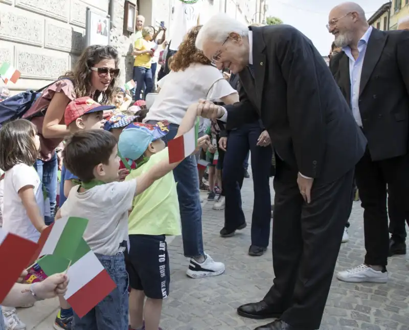 sergio mattarella visita le zone colpite dall alluvione in emilia romagna 1