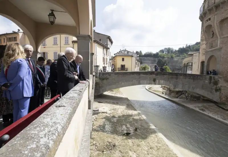 sergio mattarella visita le zone colpite dall alluvione in emilia romagna 7