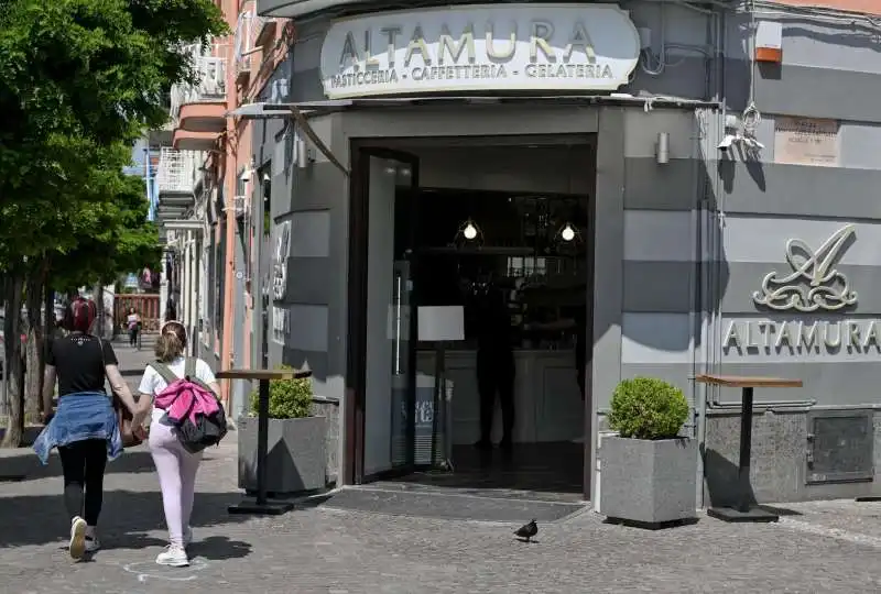 sparatoria davanti a un bar di sant anastasia, napoli   1