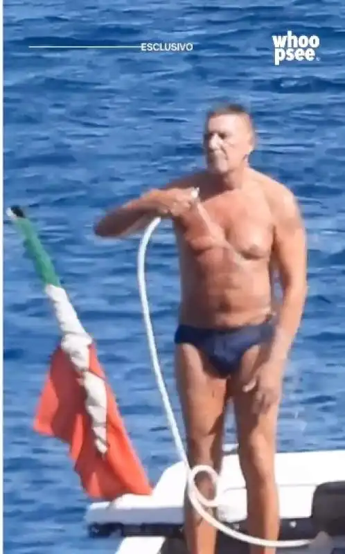 stefano gabbana in barca a largo di portofino 3