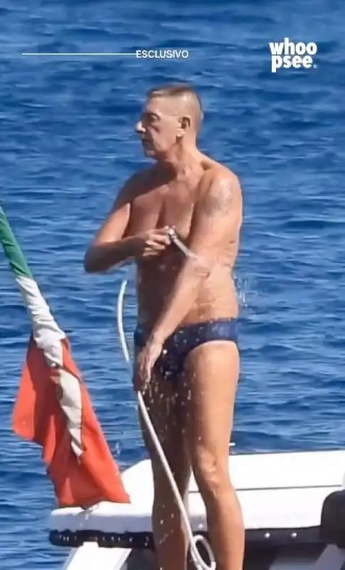 stefano gabbana in barca a largo di portofino 5