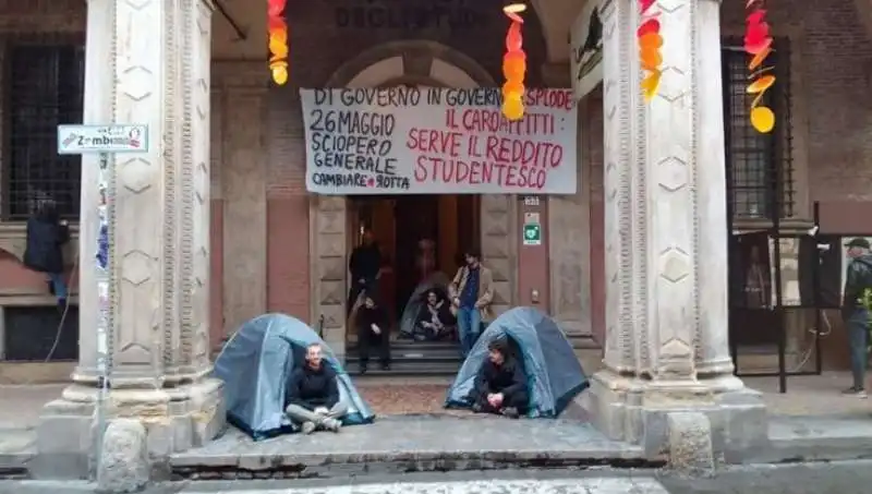 studenti in tenda all universita di bologna 3