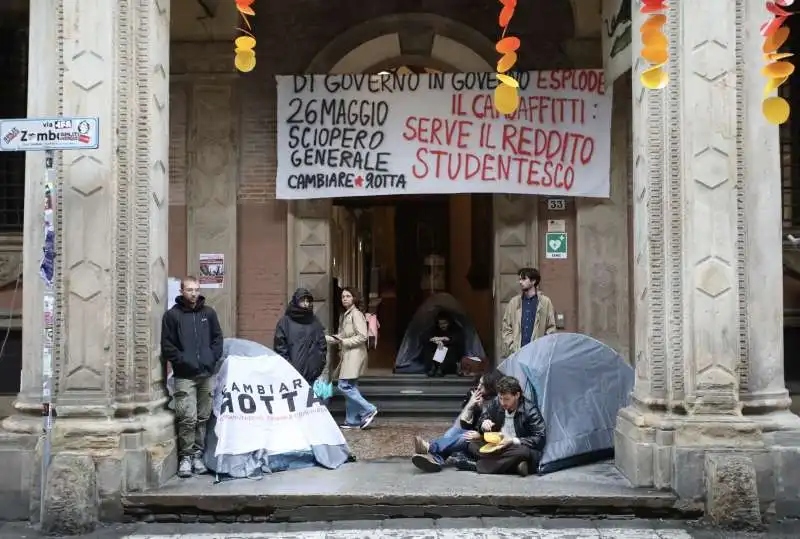 studenti in tenda all universita di bologna 5