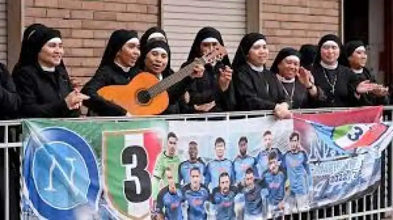 SUORE FRANCESCANE FESTA SCUDETTO NAPOLI 