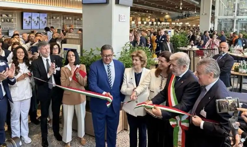 taglio del nastro esselunga di genova san benigno 