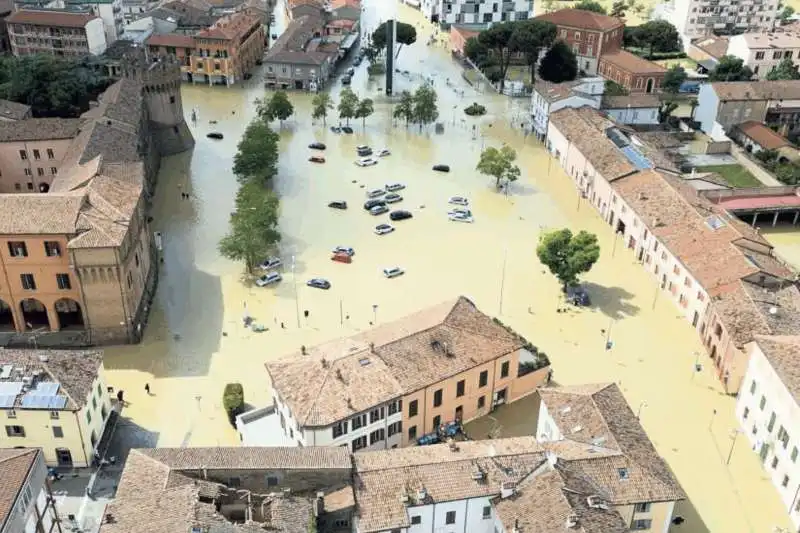 VEDUTA DALL'ALTO DI LUGO DI ROMAGNA DOPO L ESONDAZIONE DEI CANALI 