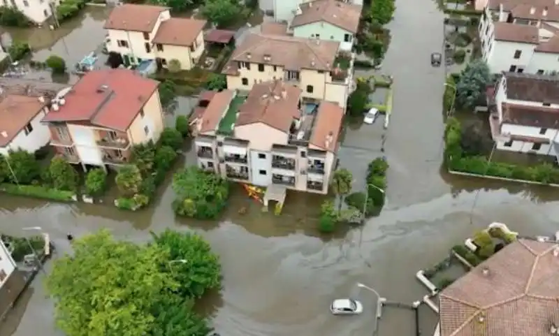 viveri consegnati in canoa in emilia romagna 2