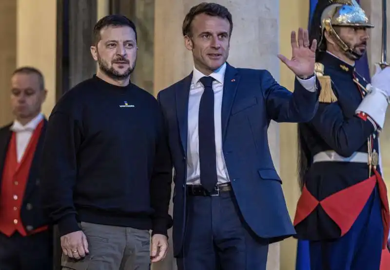 volodymyr zelensky con emmanuel macron a parigi   1