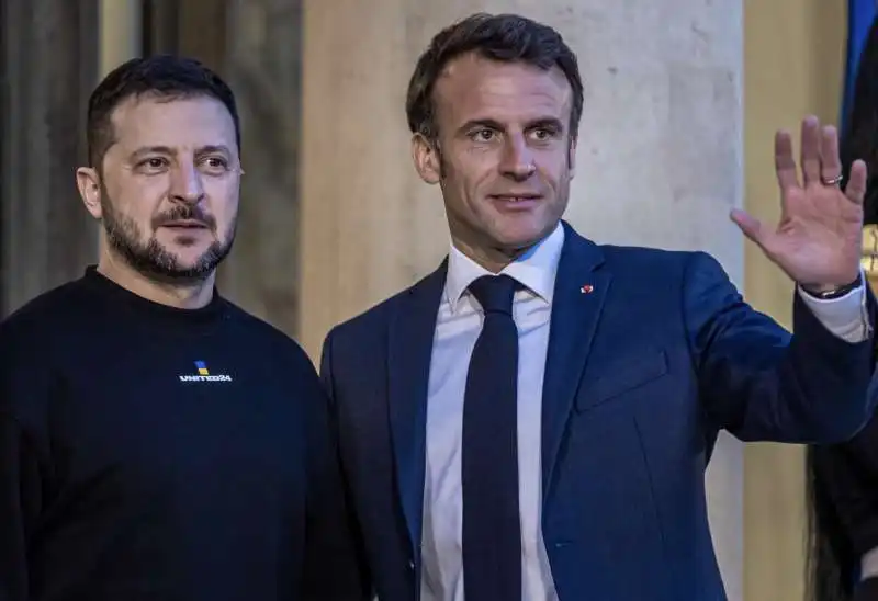 volodymyr zelensky con emmanuel macron a parigi   5