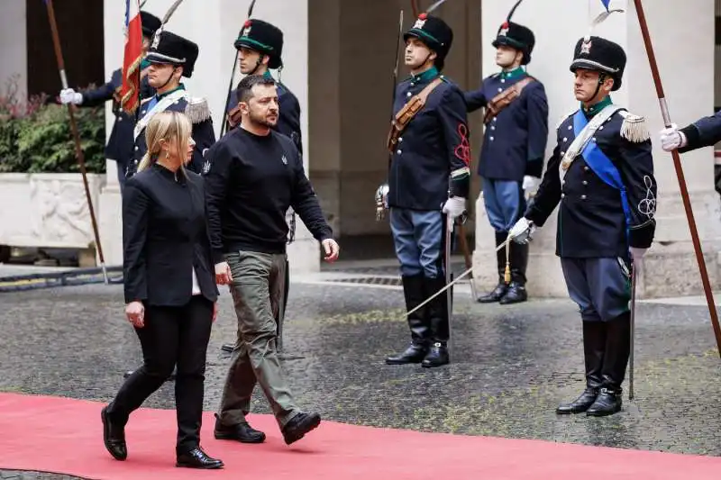 volodymyr zelensky e giorgia meloni  a palazzo chigi   3