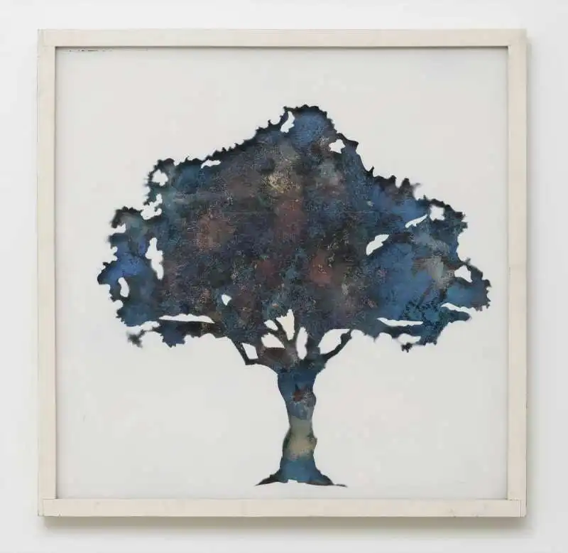 10. l’albero blu, 1966 perspex sovrapposto su supporto in tela dipinta con tecnica mista, 82 x 82 cm