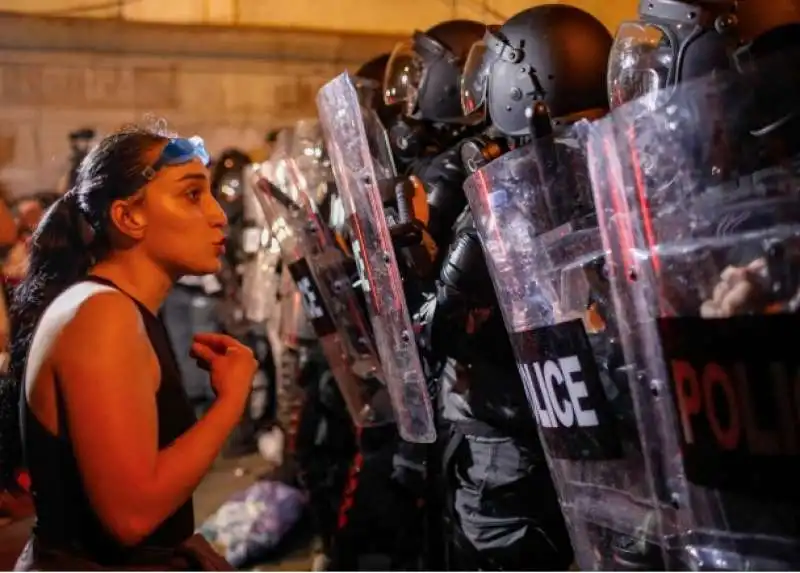 a tbilisi in georgia proteste contro la legge sugli agenti stranieri 