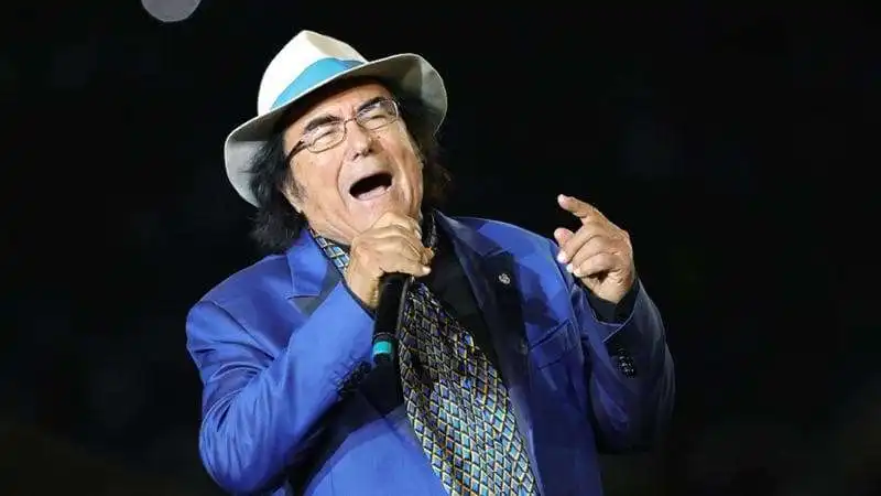 al bano canta l'inno di mameli prima della finale di coppa italia 6