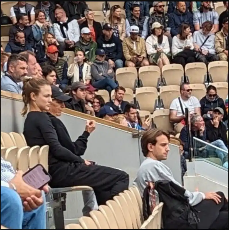 anna kalinskaya in tribuna a vedere sinner al roland garros