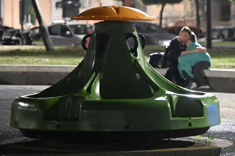 cittadini in strada a pozzuoli dopo il terremoto   9