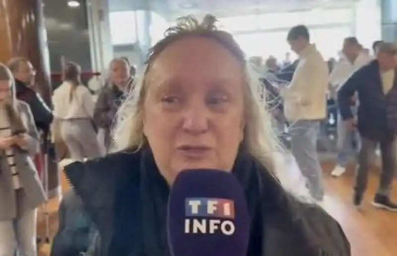 Colombe al comizio di marine le pen 