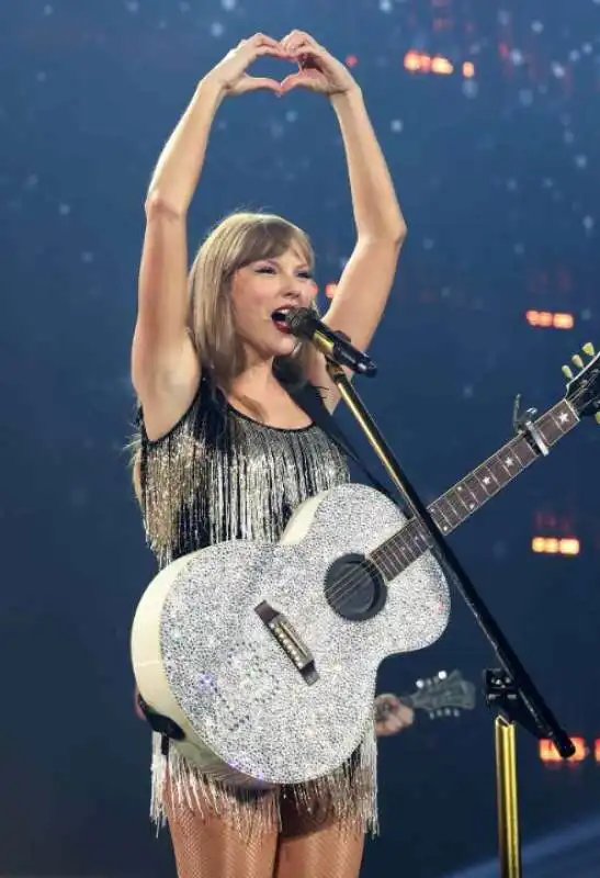 concerto di taylor swift a parigi  5