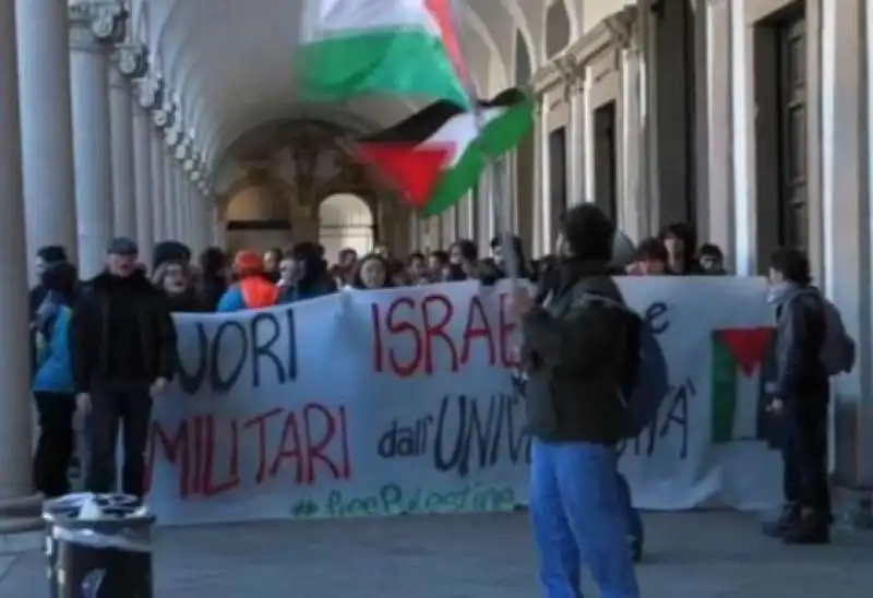 corteo pro Palestina all'universita Statale di Milano

