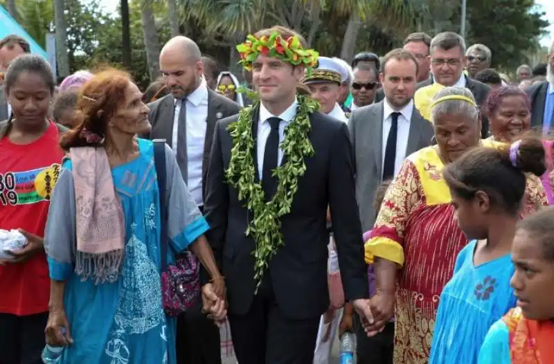 emmanuel macron in nuova caledonia