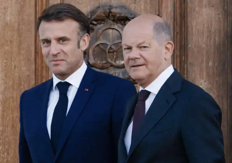 emmanuel macron   olaf scholz 