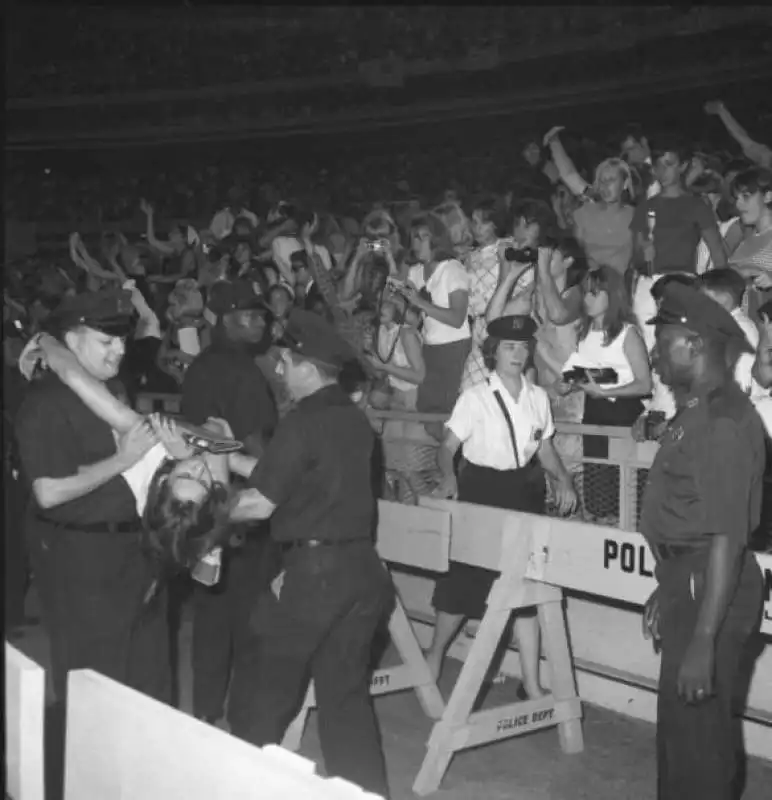 fan beatles ph harry benson 1