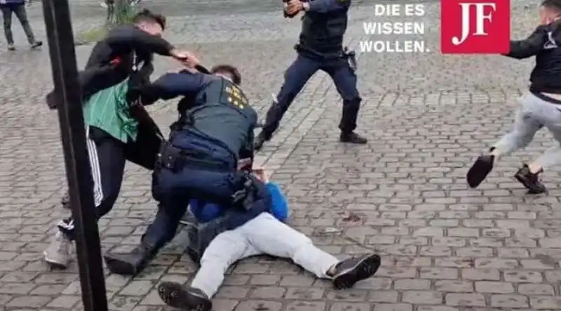 Germania - attacco con il coltello al raduno dell’estrema destra a Mannheim