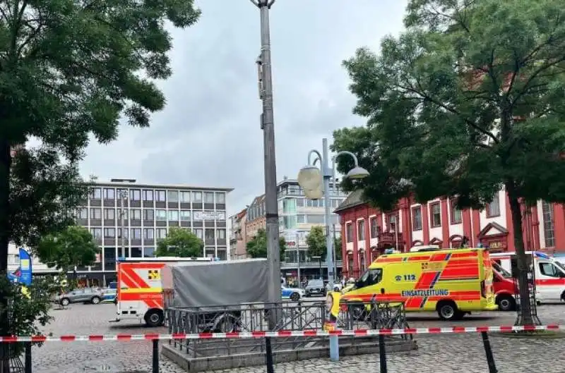 Germania - attacco con il coltello al raduno dell’estrema destra a Mannheim

