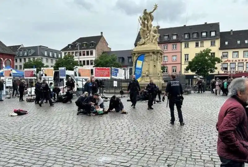 Germania - attacco con il coltello al raduno dell’estrema destra a Mannheim

