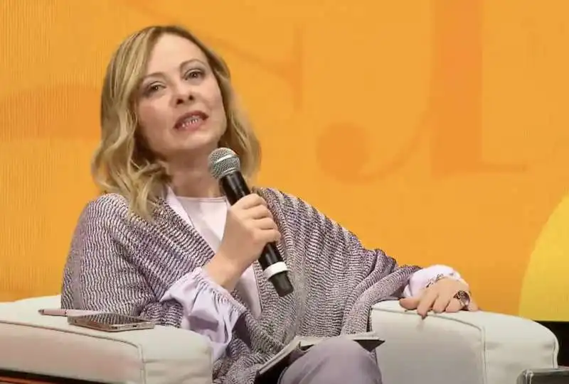 giorgia meloni al festival dell economia di trento   2