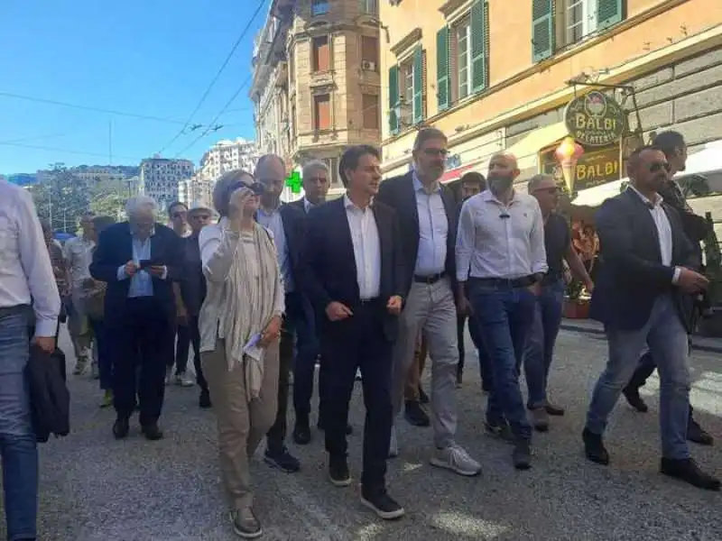 giuseppe conte contestato a genova 2