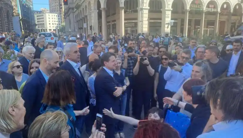 giuseppe conte contestato a genova 4