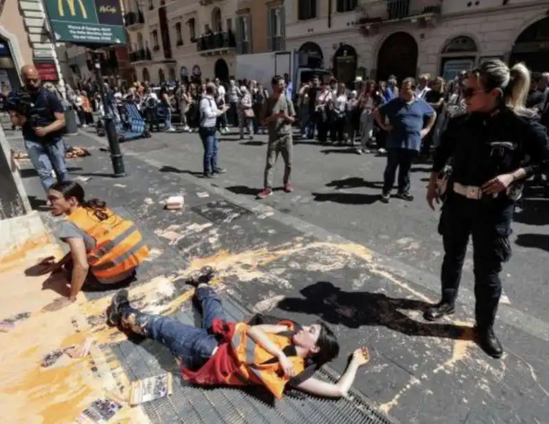 GRETINI IN VIA DEL CORSO A ROMA