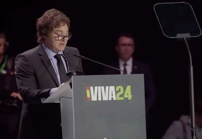 javier milei a viva24, la convention di vox a madrid