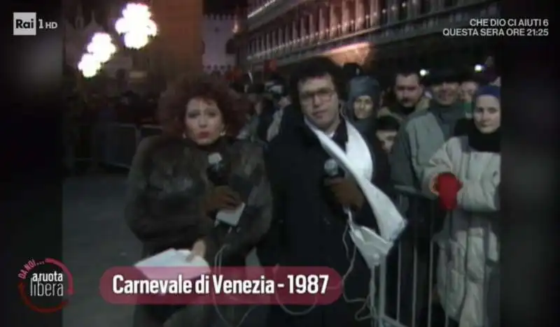 LILLI GRUBER CON ENRICO MENTANA  AL CARNEVALE DI VENEZIA - 1987