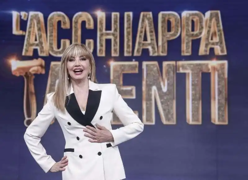 MILLY CARLUCCI - L ACCHIAPPATALENTI 