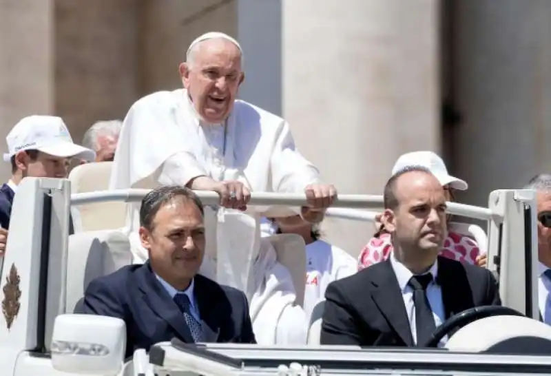 papa francesco con il nuovo maggiordomo Daniele Cherubini