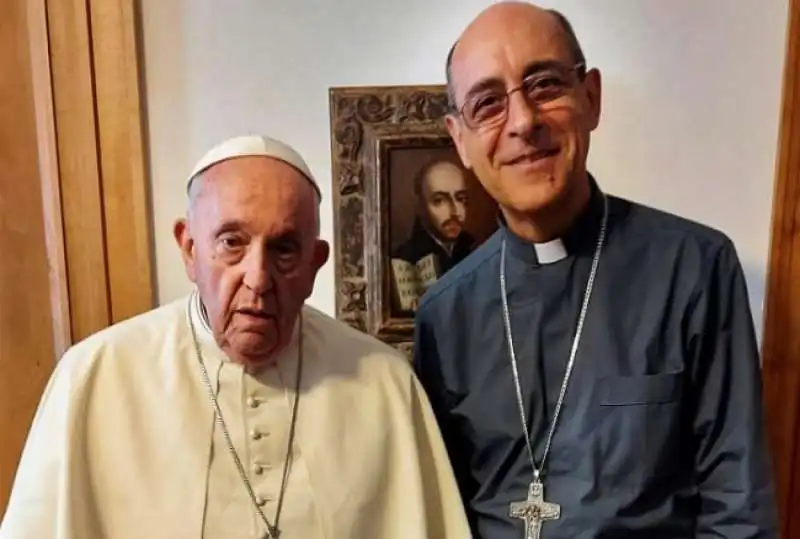 PAPA FRANCESCO E IL CARDINALE VICTOR MANUEL FERNANDEZ