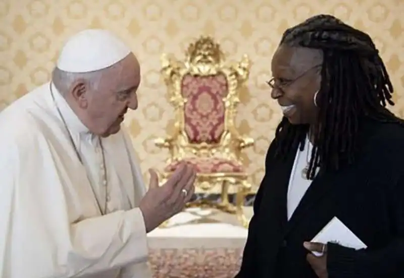 PAPA FRANCESCO - WHOOPI GOLDBERG